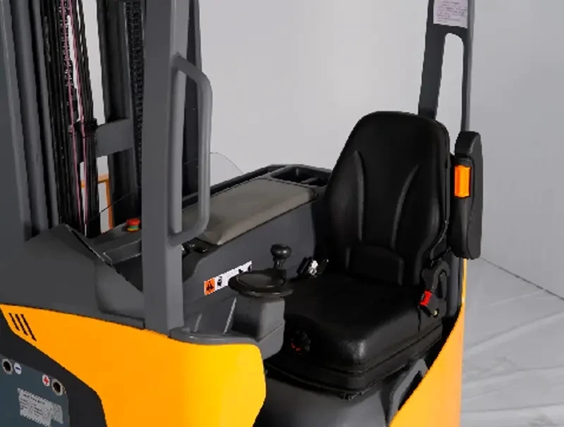 Wózek wysokiego składowania (reach truck) REV20D do wąskich korytarzy